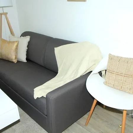 Superbe Studio Avec Belle Terrasse A 8 Min De Paris !