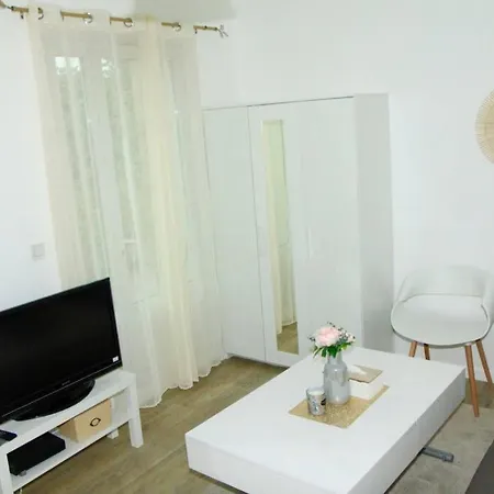 شقة Superbe Studio Avec Belle Terrasse A 8 Min De Paris ! فيتري سور سين